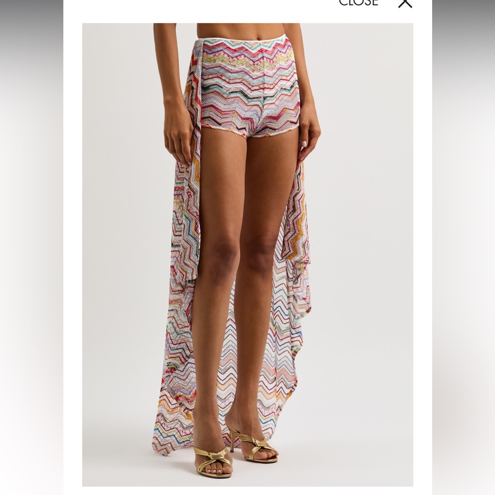 Zigzag layered metallic fine-knit shorts